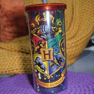 Harry Potter Hogwarts School Crest Hard Plastic Travel Tumbler 20oz Distressed